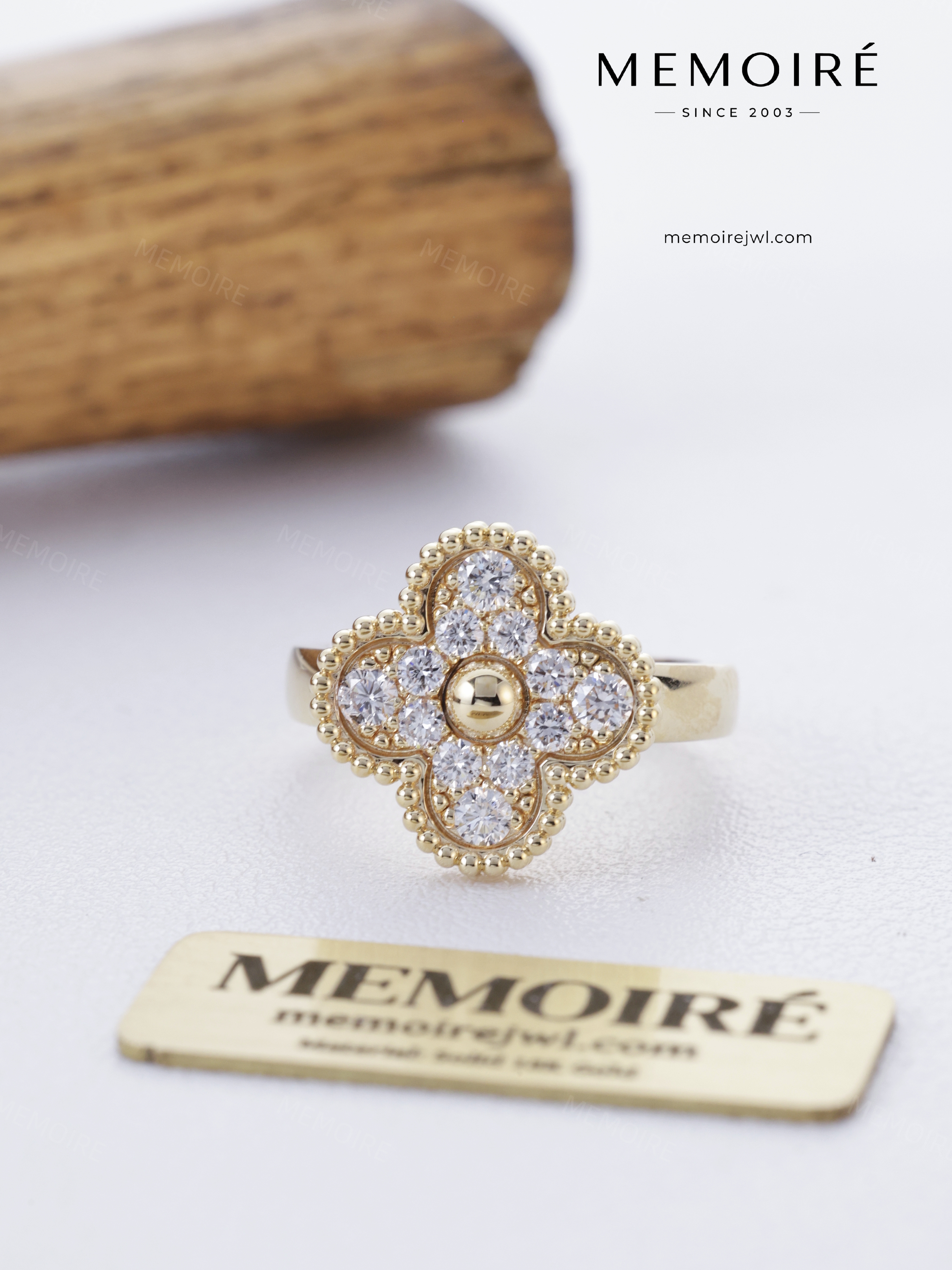 MEMOIRÉ 18K Yellow Gold Pavé Diamond Single Flower Ring